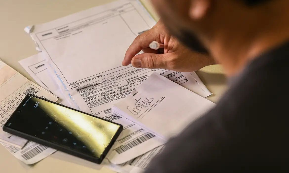 Salário mínimo de R$ 1.621 já está em vigor