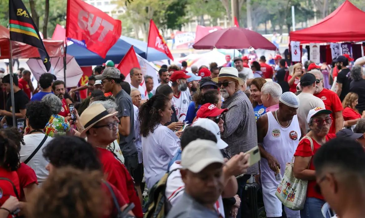 Sindicatos realizam ato pelo direito ao descanso e fim da escala 6x1