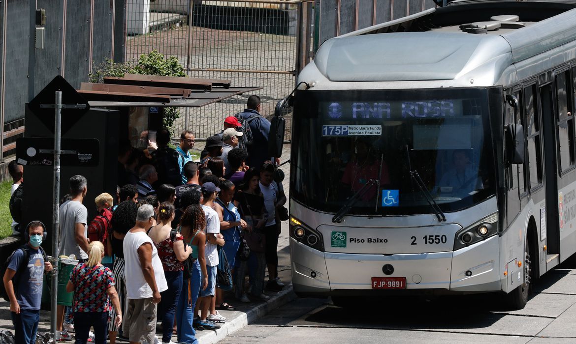 Transporte teve menos reajustes, mas gargalos continuam após 2013