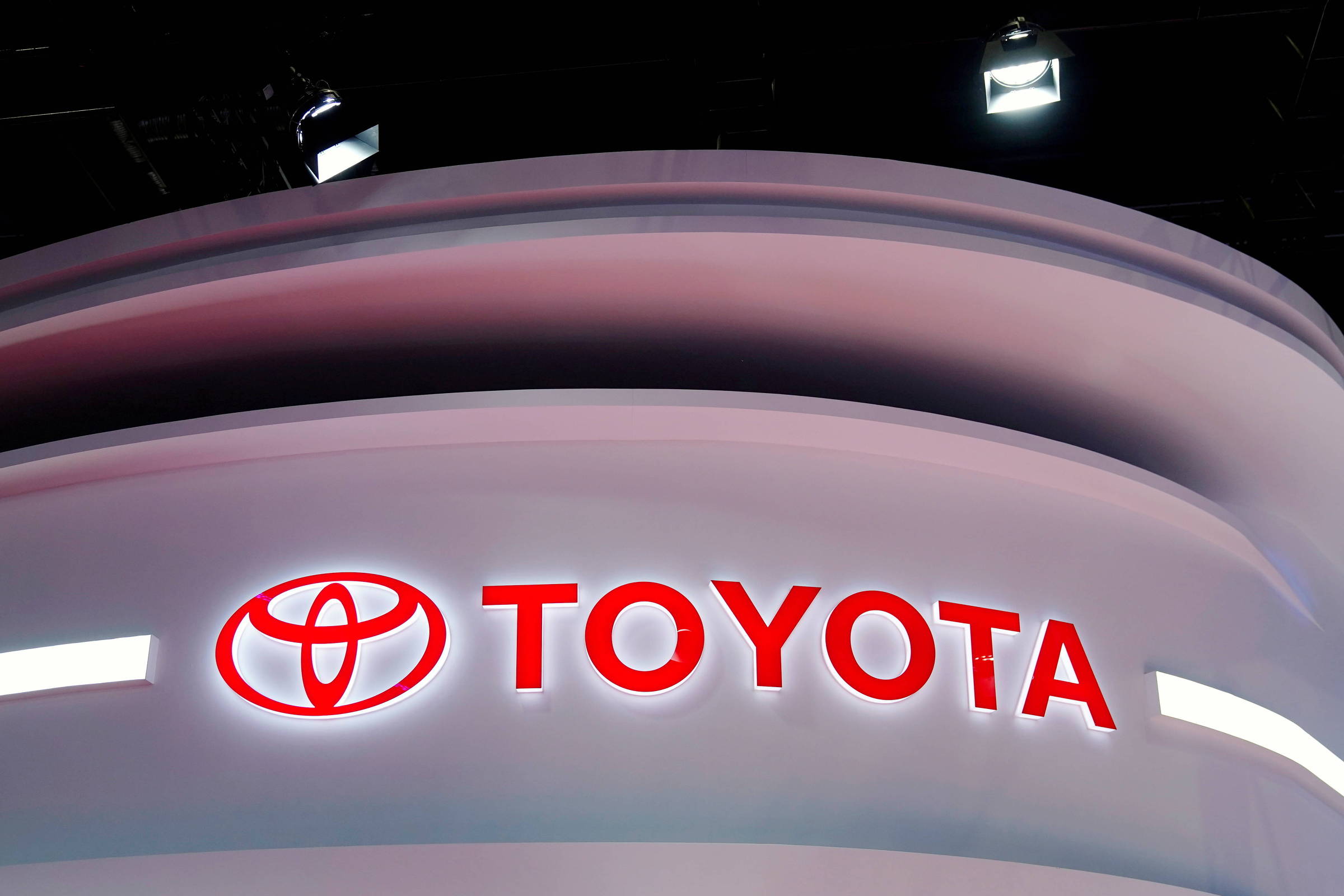 Ações da Toyota recuam após escândalo de segurança em subsidiária e recall de veículos