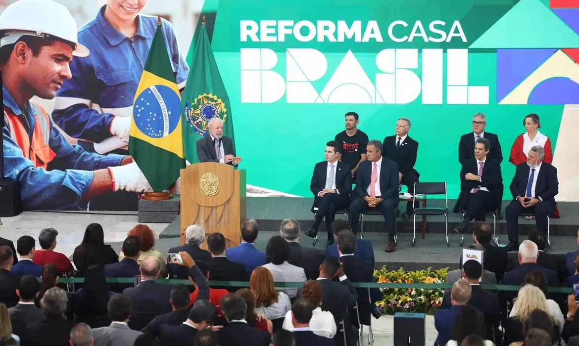 Governo lança programa de reforma de casas e defende ação para invisíveis