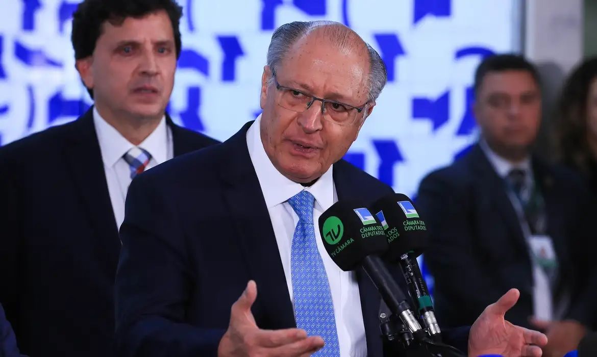 Alckmin pede urgência em propostas sobre exportações