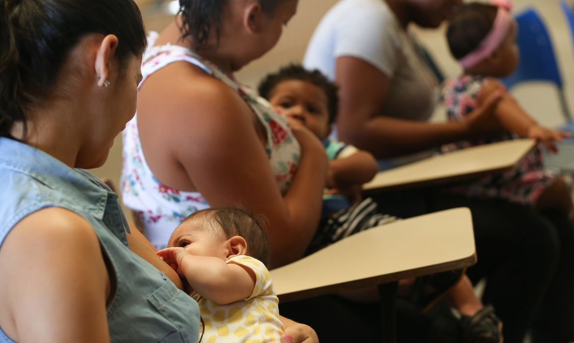 Geral Desigualdades de gênero e raça sobrecarregam mulheres no cuidar