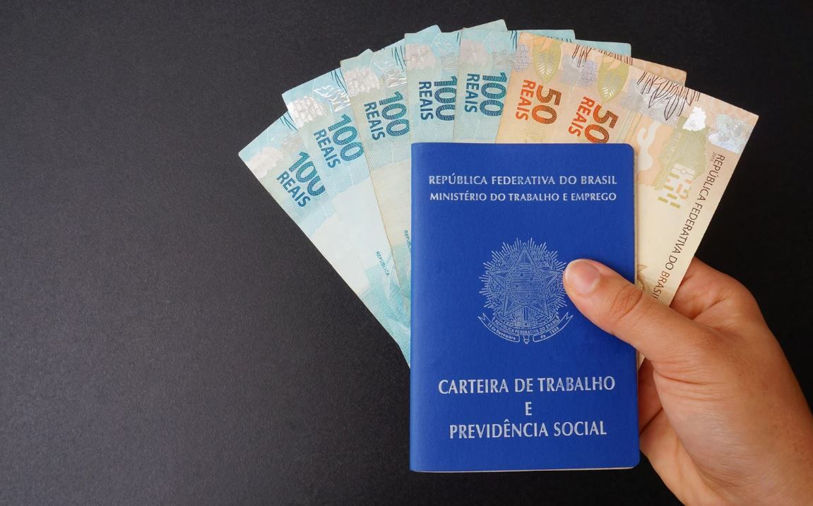 Salariômetro: reajuste salarial ficou acima da inflação em maio
