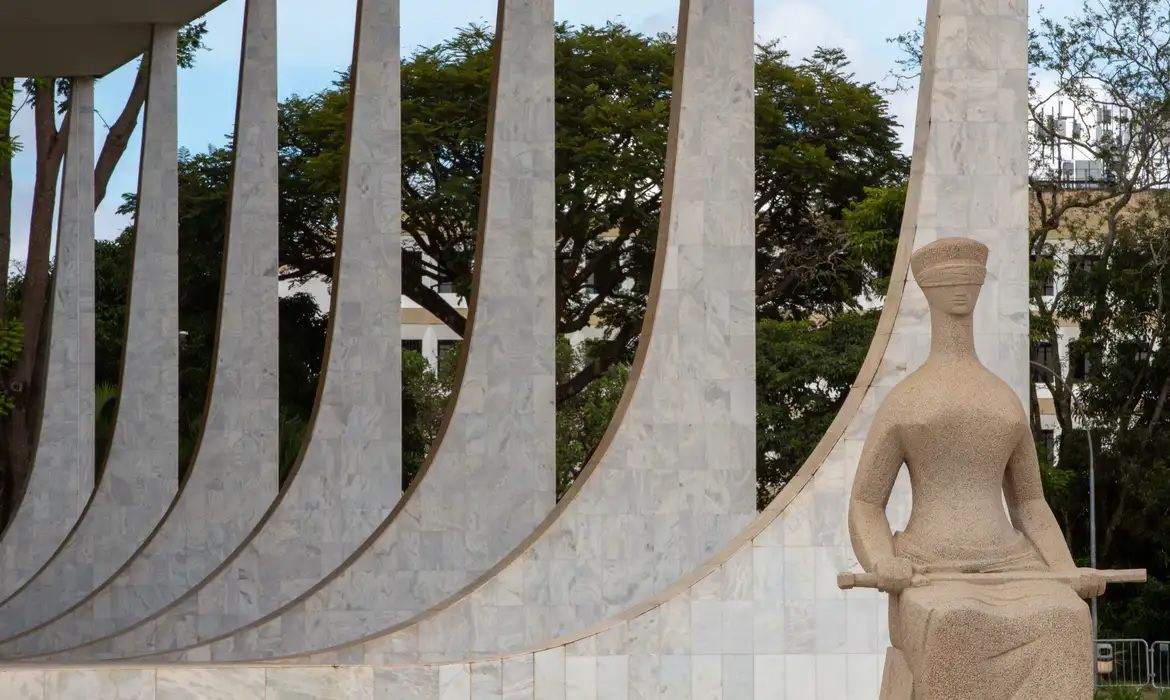STF defende atuação de Moraes e diz que cumprirá a Constituição 