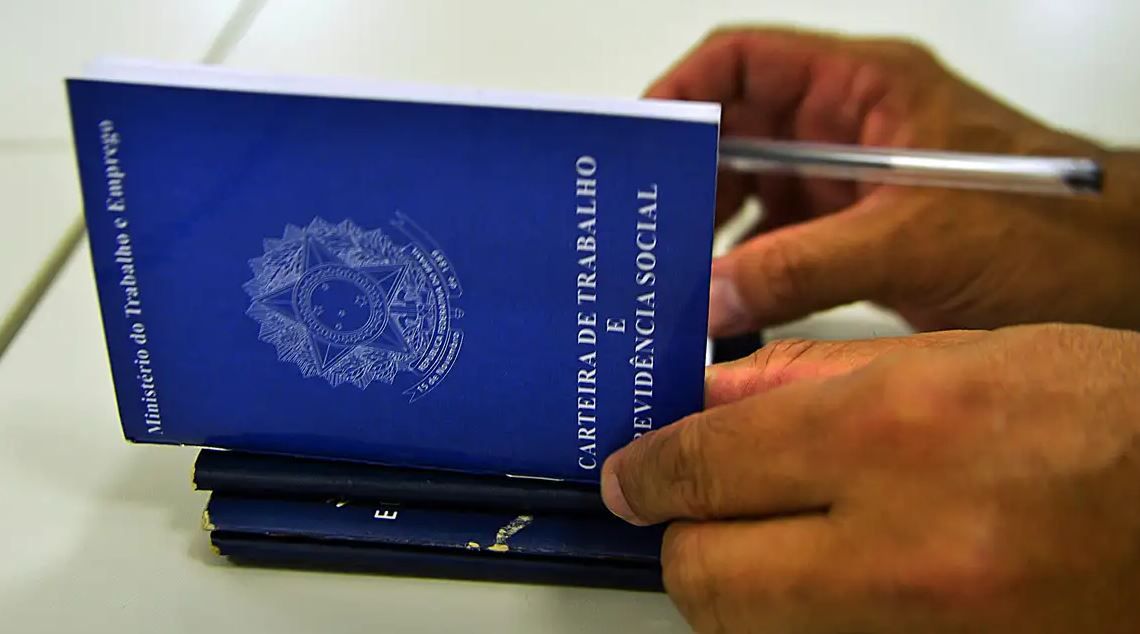 Brasil gera mais de 190 mil postos com carteira assinada em outubro