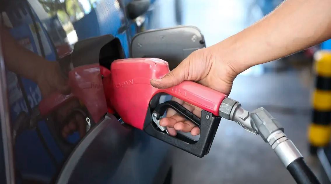 Petrobras anuncia redução de R$ 0,30 no preço do diesel