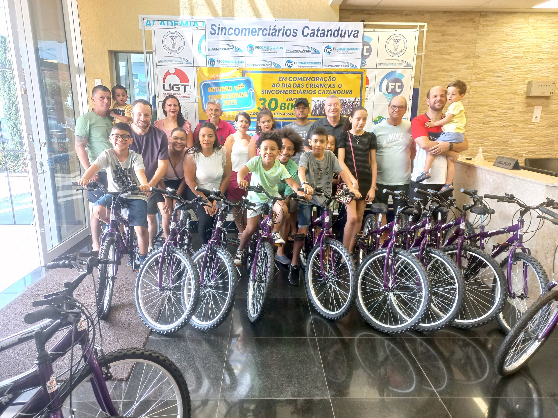 Sincomerciários sorteou 30 bicicletas aos filhos dos associados