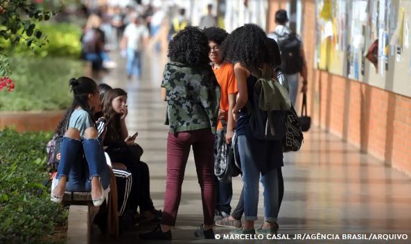 Programa que oferta bolsas de estudo a negros tem inscrição prorrogada