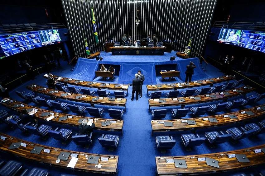 Senado aprova aumento salarial de 9% a servidores federais