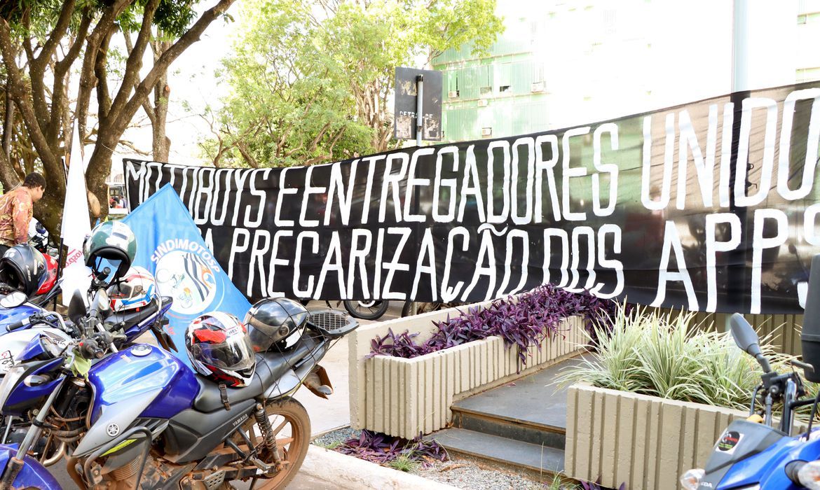 Entregadores por aplicativo rejeitam proposta de empresas