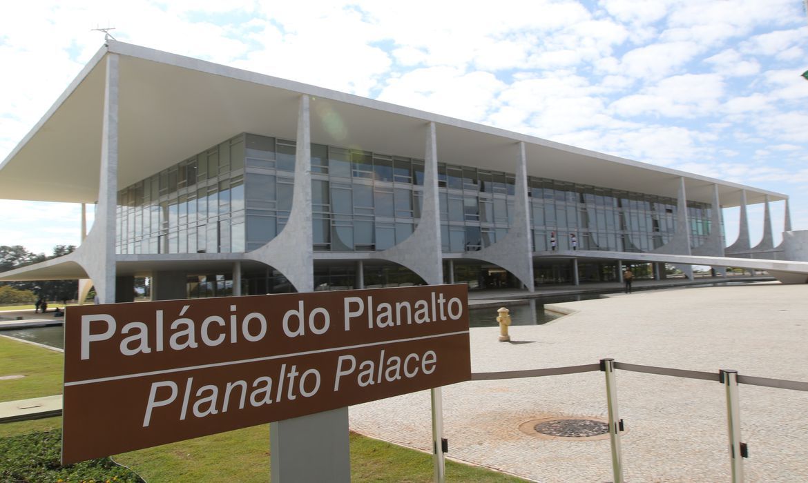 Varejistas vão ao Planalto e tratam de juros, crédito e concorrência